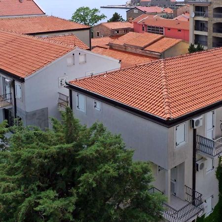 Family Beachfront Apartment Petrovac Eksteriør billede